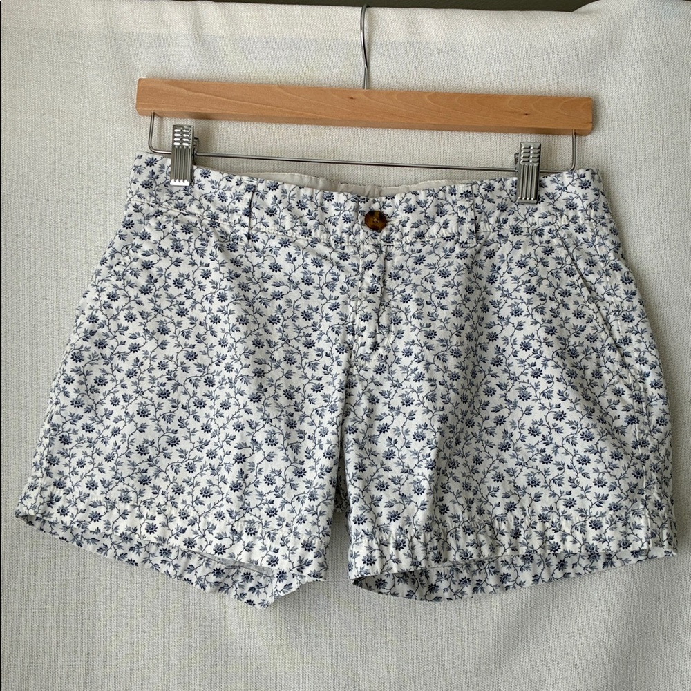 Old Navy sz 4 White Navy Blue Floral Women's Shorts Classic Cottagecore Cotton